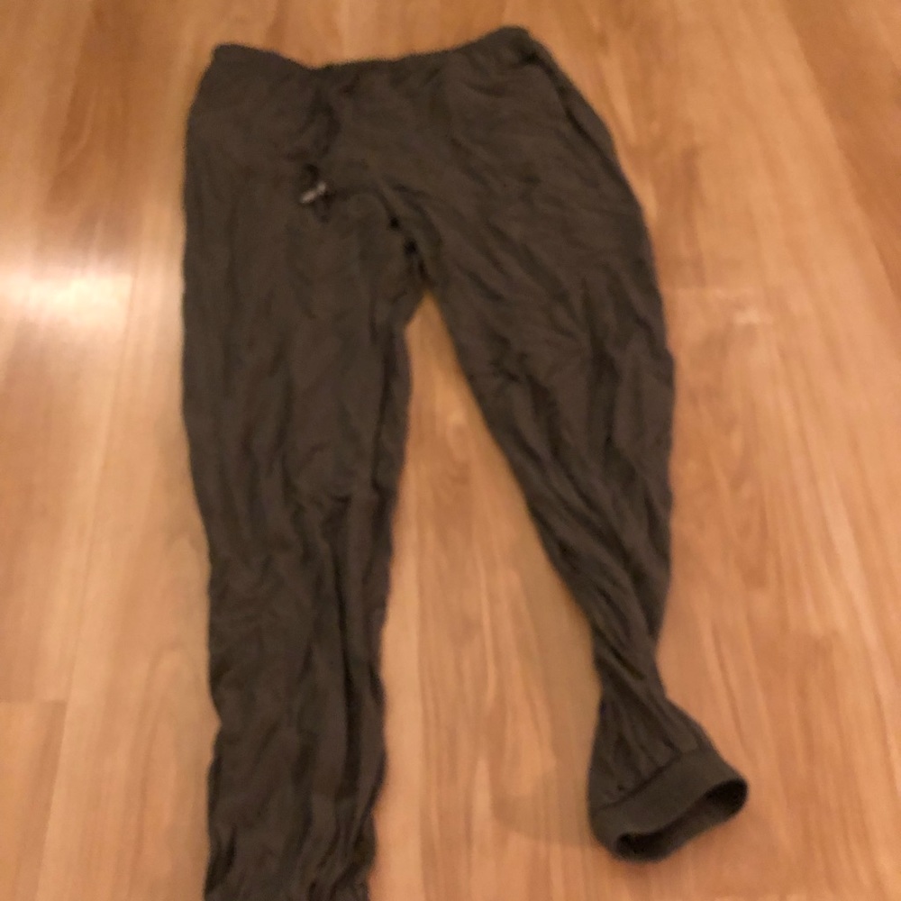 Olive green loose Capri sweats